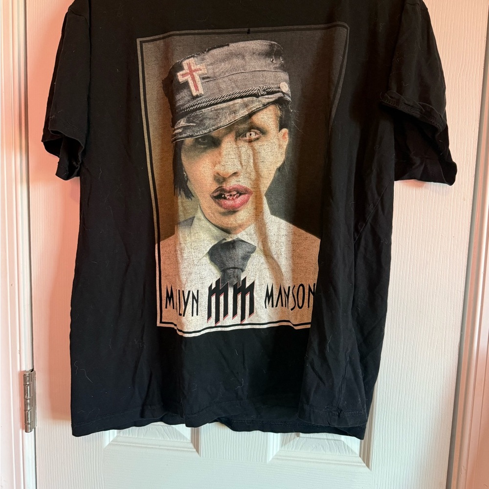 Bold Black Short Sleeve Graphic Tee